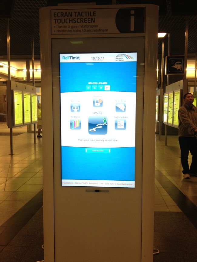 そんな私にこちらの救世主が！！<br /><br />行きたい駅を入力すれば、何番線だよ〜というのが表示されます。<br />英語表示もあるので安心！<br /><br />brus･･･まで入れれば、もうブリュッセル中央駅が出てきてくれます。<br /><br />なんと簡単！♪<br /><br />ちなみに、ブリュッセル南駅→ブリュッセル中央駅の切符は要りませでした。<br />タリスのチケットを持っていれば切符不要とのことだったので、最初から購入せずに電車に乗るつもりではいたんですが、乗るときも降りるときもとくに改札も検札もなかったです。