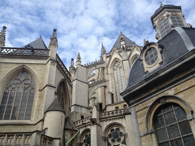 お散歩お散歩♪<br /><br />時間もたっぷりあるしのんびりします。<br /><br />外国でのんびりお散歩。なんとも贅沢な時間です。<br /><br />この日は旅行中一番お天気にも恵まれた日でした。