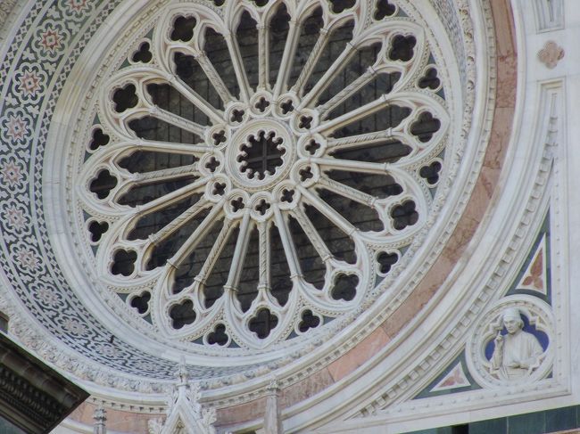 大聖堂の正面。