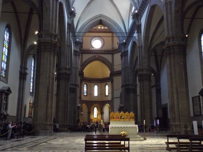 サンタ・マリア・デル・フィオーレ大聖堂内部。