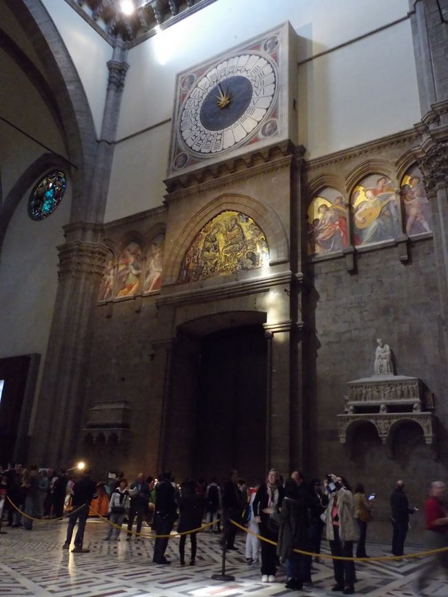 サンタ・マリア・デル・フィオーレ大聖堂内部。