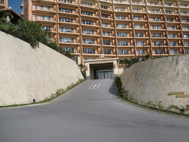 コンドミニアム側のエントランス