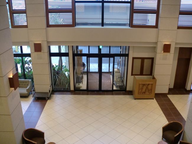 ホテル棟フロントドア