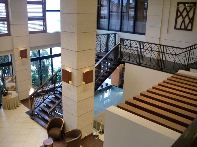 ホテル棟とコンドミニアム棟は2階で接続