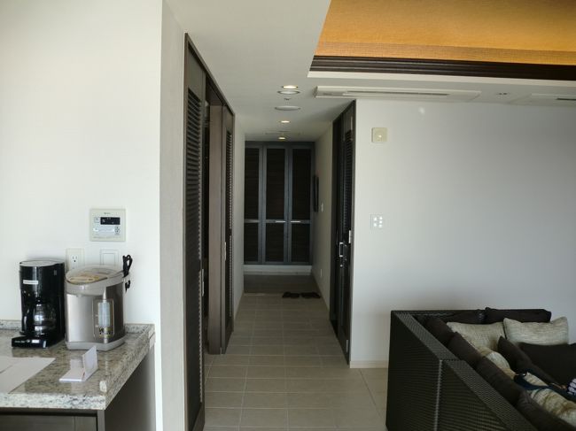 ゆったりとした部屋で快適。<br />フロアも石のタイルみたいな仕様。