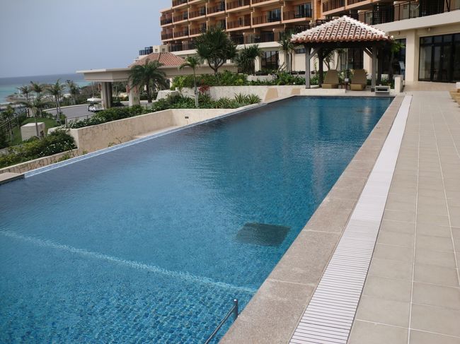 まだ泳ぐのには寒い<br /><br />水に入いらなければ十分暖かい