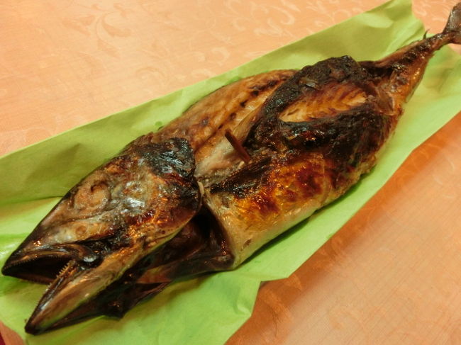 同じお店ですがこちらは焼き鯖〜♪<br />こちらはサイズが小・中・大と選べます。<br />私たちは中を選んだのですが、中でもなかなかの大きさ！<br />二人で食べて満足するサイズです。<br />これまた美味しかった〜(*^_^*)<br />