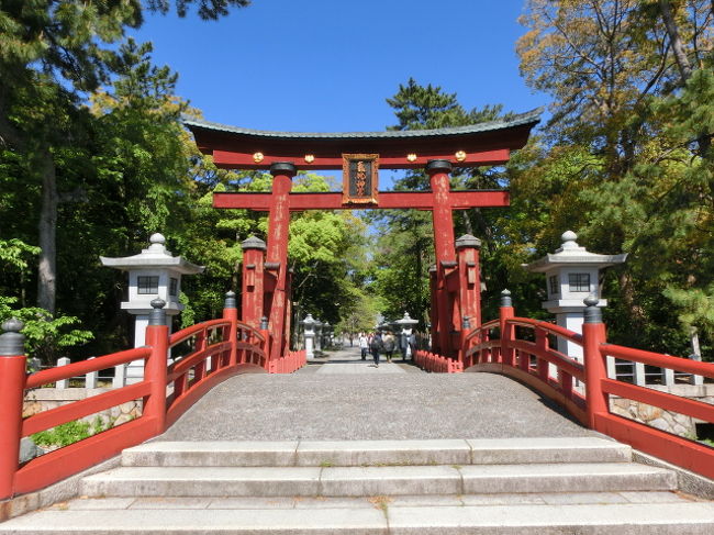 昼食後は氣比神宮へ。<br />春日大社・厳島神社と並ぶ日本三大木造大鳥居の一つらしいです。