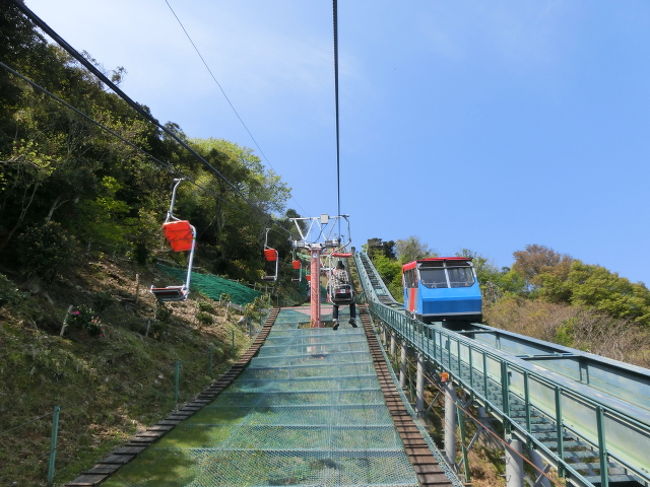 レインボーライン(１０００円)を通り三方五湖へ。<br />リフトにのって頂上を目指します。<br />振り返るのが怖い〜。<br />でもそんな方にはケーブルカーもあります。<br />ちなみに８００円です。
