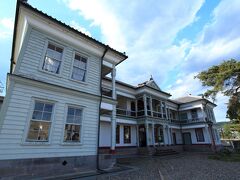 16：30　旧群馬県衛生所/桐生明治館

明治11年（1878）衛生所兼医学校として建築、国の重要文化財。
昭和3年（1928）に移築し相生村役場となり後に改築された部分を復元し現在に至る。

大人/150円（当日は無料）
駐車場無料