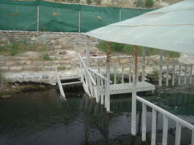 宿に戻りハマムに行く。普通のハマムであったが、マッサージはとても気持ちが良くて、今回の旅行では２位に入れたい。<br />事務所で親父さんに料金を払っていると、どうしてここを知っているのかと聞かれた。いやＨＰで知ったので歩いてここまで来たと言ったら感心され、自分の覚えの中で、初めての日本人であると喜んでくれて、泥クリームの化粧壜をくれた。<br /><br />中国の九寨溝のように９０年代になって偶然に発見されたと、初めて公に発表した者が発見者となるのならば、この泥温泉は日本人にはチャウが発見者になってよいと思う。だってチャウの見たＨＰには泥湯のことも、写真も、行き方も載っていなかったもん