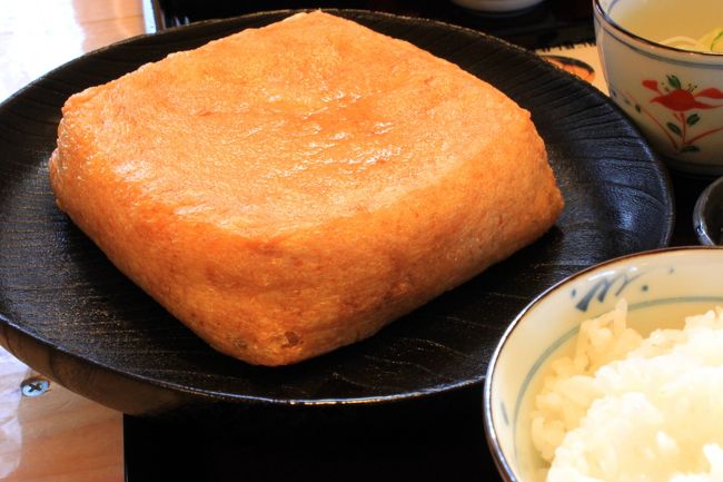 アッツアツ〜<br />TVではかぶりついてる人もいましたが<br />熱すぎてかぶりつけませ〜ん（笑）<br />食べきれるかと思ったけど<br />菜種油で揚げてあるそうでもたれることもなく<br />