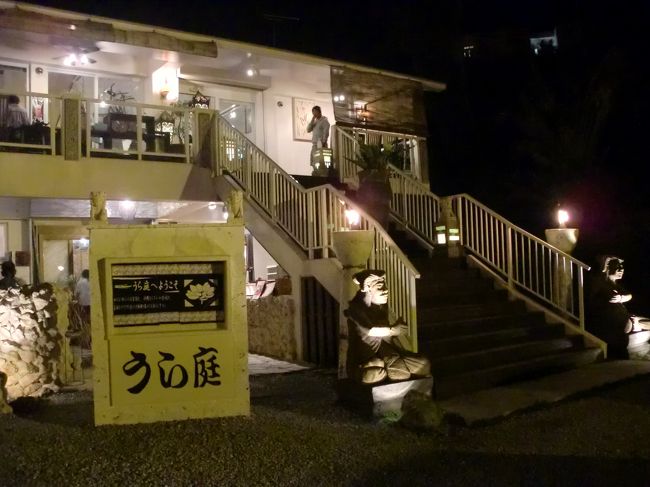 階段の下にはグリルがあって、グリル前には調理前の魚があって魚を選んでその魚を調理してもらえる。