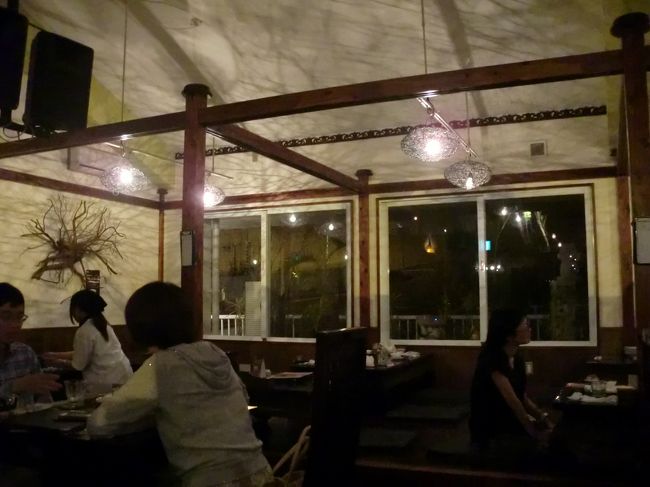 テーブル席と座敷席がある