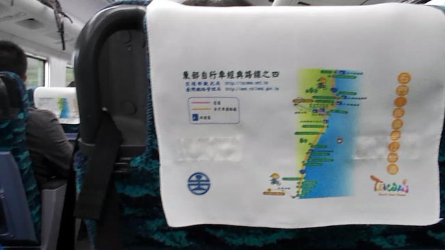 振り子型列車日立製<br />花蓮行き特急「タラコ号」<br />違った「太魯閣号」<br />台北14：30--新城16：29<br />403ＴＤ　安い<br />新城のほうが太魯閣渓谷に近い<br />もたもたビ−ルなど買って危うく<br />乗り遅れそうになった<br />台湾は車内販売で酒は売らない<br />みんな飲まない<br />飲んでいるのを見たら<br />95％日本人と分る