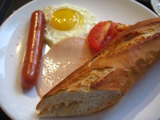 3/15<br /><br />○　Deli France<br /><br />この日もDeli Franceへ！<br /><br />こちらのセットは30香港ドル。