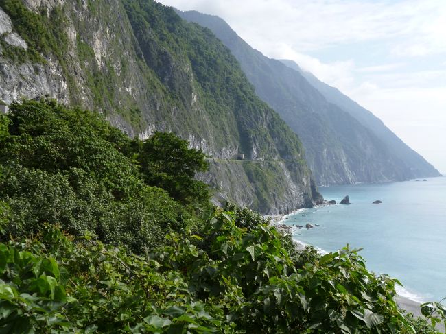 上の方写ってないが<br />要するに<br />2600ｍだかの<br />山から太平洋にドッカ−ン<br />海の色がきれいだ