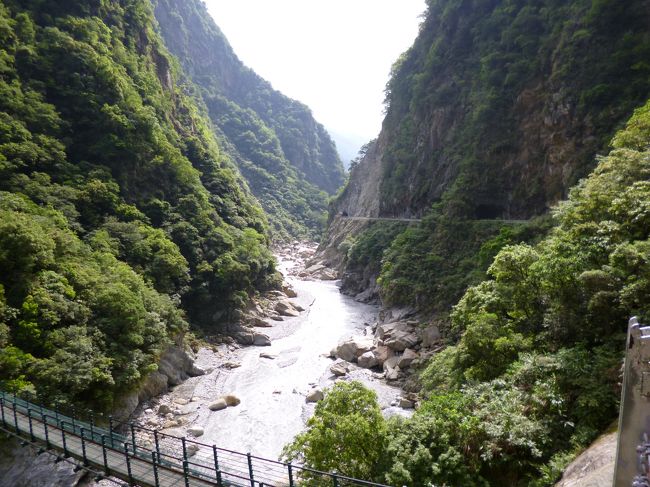 ココからは太魯閣渓谷の中<br /><br />当然世界遺産級　だが台湾だからそうはいかない<br />いいって我々が世界遺産と認定してるからって