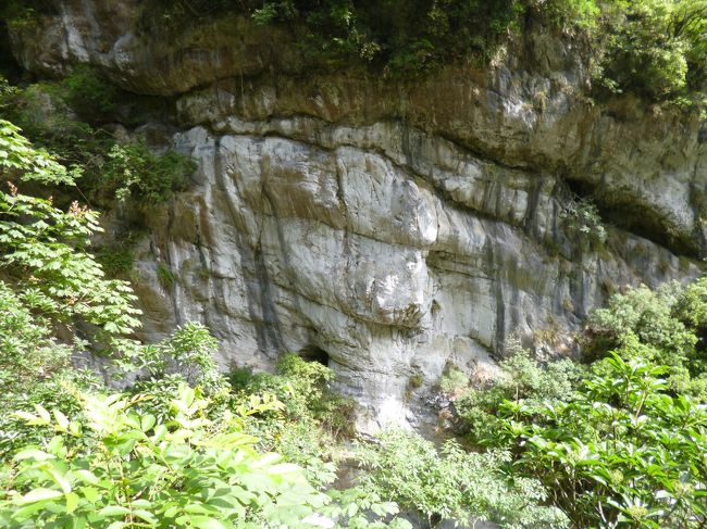 燕子口遊歩道<br />ヘルメットを借りて<br />タクシ−は先回り