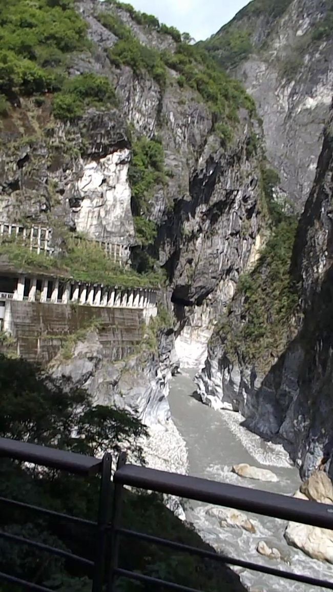 何回も落石崖崩れあったのでしょう