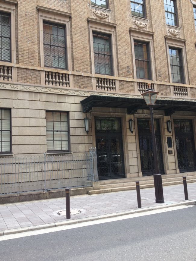 さすが繊維の街と言われただけあって重厚な造りの建物。