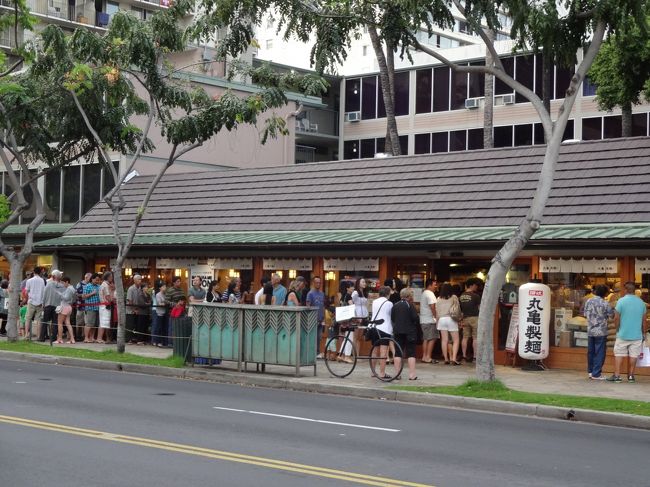 ワイキキで一番の行列だったような...<br /><br />カビは大丈夫ですかぁ〜（汗）