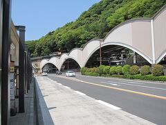 小田急線「箱根湯本駅」です。