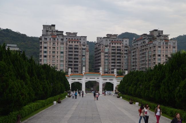 故宮博物院から見た入り口の門、背景は少々味気ない