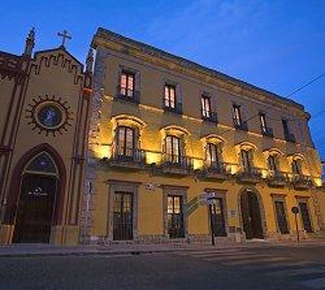 ヘレスには道も迷わず無事到着。<br />今日のホテルは礼拝堂を改築したというItaca Hotel Jerez。<br />小じんまりしたホテルでしたが値段も高くなくいいホテルでした。<br />(写真撮るのを忘れたのでHPから拝借してきました)