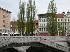 ホテルから３門橋エリアまでは徒歩５分かからないくらい。いや、もっと近いのかもしれません。