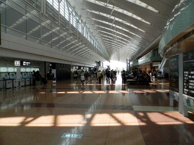 札幌の時のフライトは６時３０分で<br />顔を洗う時間もなかったけど<br />今回の鳥取フライトは１０時５５分なので<br />アソコの先までバッチリ洗ったの！