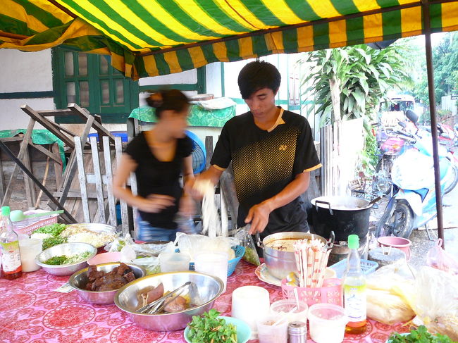 繁盛していた麺やさん。翌日にはいなかったので、毎日同じではないみたい。