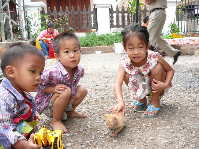 お母さんは仕事、子供達は遊ぼう♪
