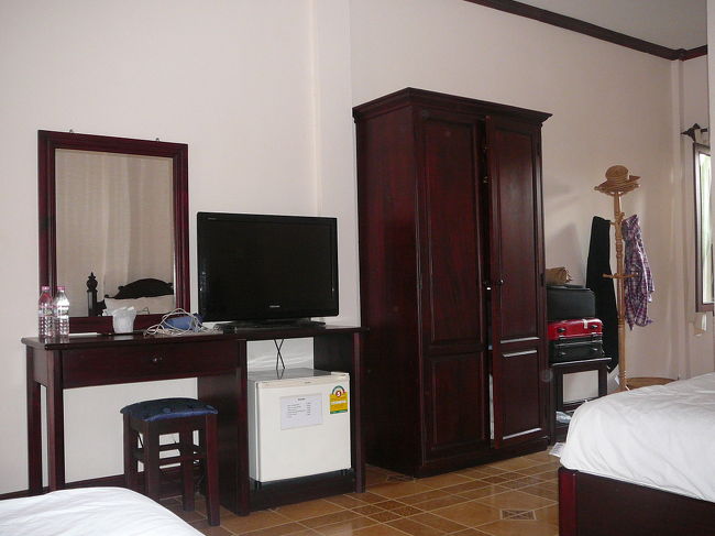 ドライヤーは貸し出してもらいました。宿泊している間中借りていました。<br /><br />選択は１kg＝12,000KP　周りは10,000kp　どうやら委託しているようです。朝出しても当日は出来上がりません。フロントの人により、仕上がりの時間をまちまちに言うのでクレームをつけるとすぐ仕上げてくれました。ようは委託した所に取りに行けばいいだけだとふんだ(T_T)<br /><br />アジアはどこも洗濯は丁寧にいい匂いに仕上げてくれるので、よく利用します。それも大体、Tシャツにまでアイロンがかかっているかのような仕上がりですが、ここはノーアイロンとアイロン仕上げで値段がまた違うそうです。割と簡単にたたんだだけで返ってきました。でも、やはり匂いは良かったです。