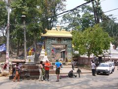 30分強でスワヤンブナートの参道入口に到着