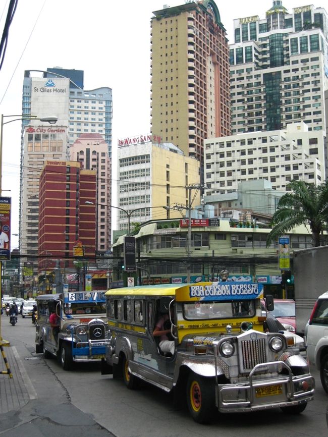 混沌の町、マニラ。
