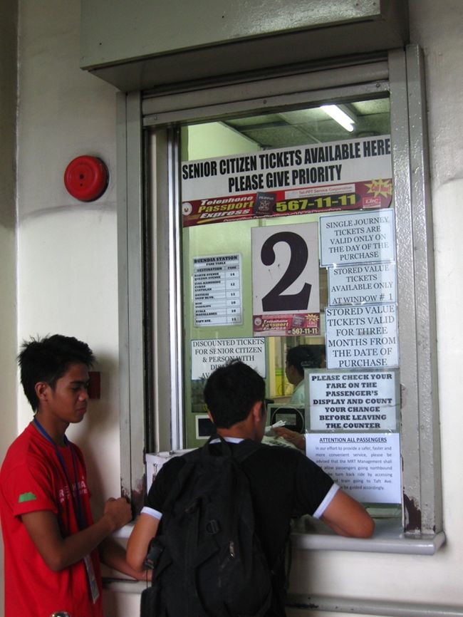 チケット売り場。<br /><br />そんなに混んでませんでした。