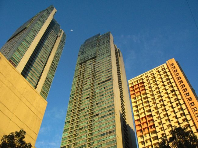 ここらへんは商業地区らしく、こんなビルが結構たってました。