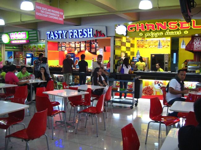 フードコート。<br /><br />ハロハロあるかと思いましたが、無かったです…