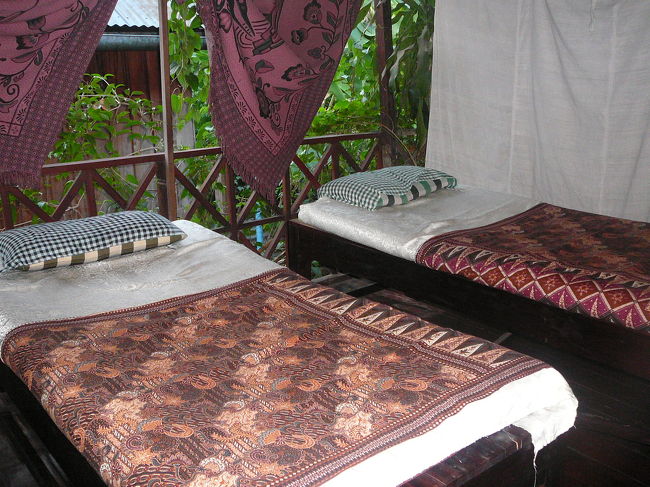 スパを受ける所。ここもナチュラルウインドーを感じながら。<br />友人はハーブボール使用だったので、汗ダクダク。<br />私はオイルボディーマッサージ　１H/50000kp<br />感じのいいスパでした☆☆