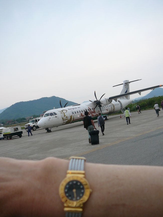 やっと、出国できる。。機体が見えた時は涙が出そうだった。（何しろその前に乗るんだろうなと思っていたエアーがいきなり離陸して真っ青になったのだ。）無事つけますように！！<br /><br />