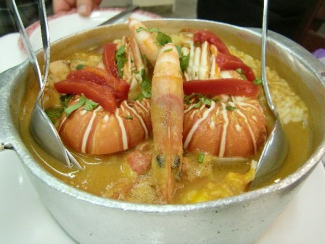 続いてArroz de Marisco、シーフードリゾットです。<br />なんという量。。<br />鍋一杯に入って出てきました。<br />これがまた絶品、かなりお腹一杯でしたがほぼ完食でした。<br />いやぁ、本当にポルトガルご飯は外れなしでした。