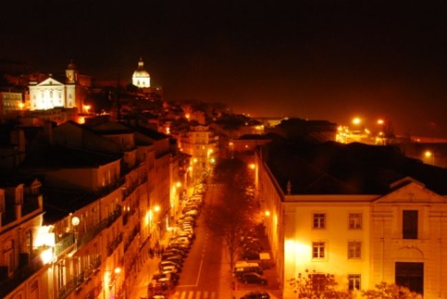 この時ばかりはこのホテルの本領発揮。<br />日付が変わる前に屋上へ上がり時が来るのを待ちます。<br />屋上からの夜景も綺麗です。