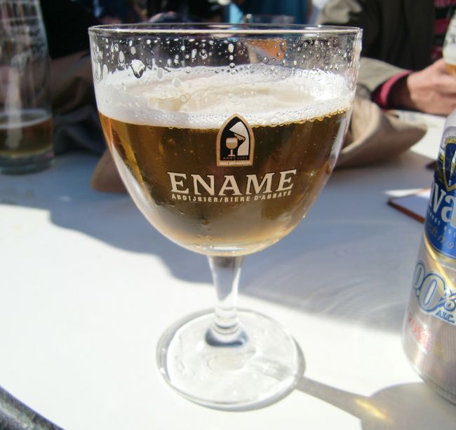 ベルギービールは銘柄によってグラスが異なる。<br />どのビールもオリジナルグラス。