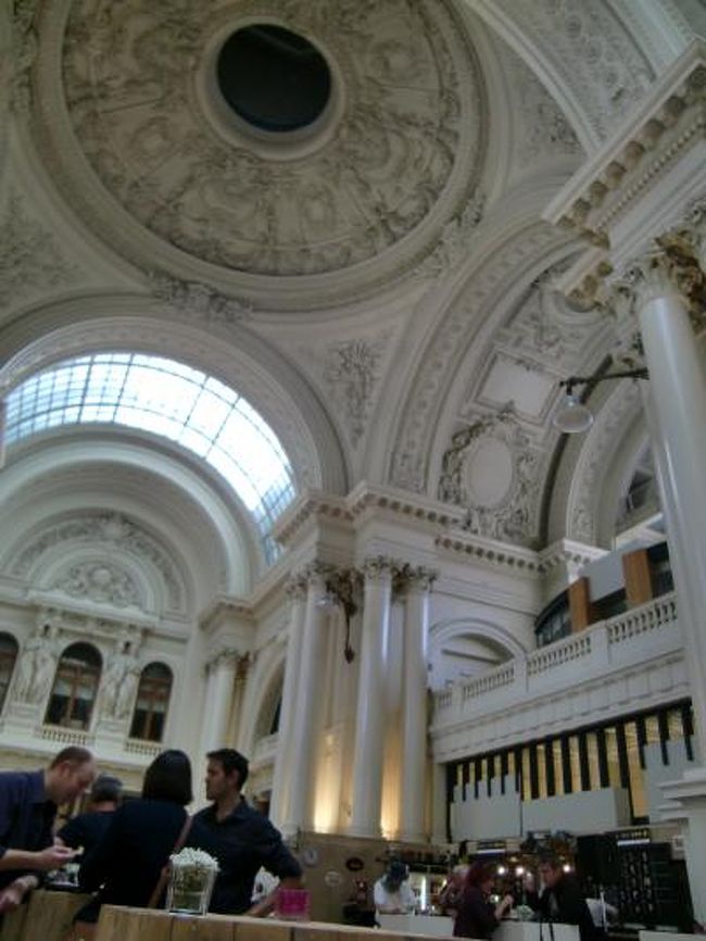 内部も素敵〜。<br /><br /><br />ここの会場の王冠販売所は、かなり空いていた。<br />こちらに最初に来て、ビール引換用王冠を買えばよかった・・と少し後悔。。<br /><br />