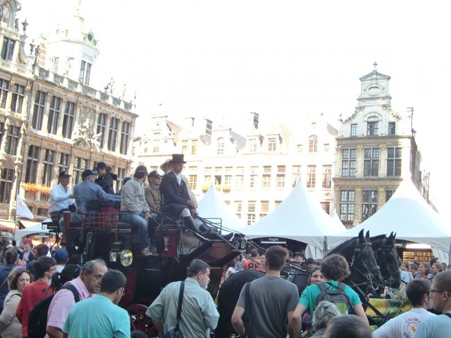 馬車が闊歩していたり・・