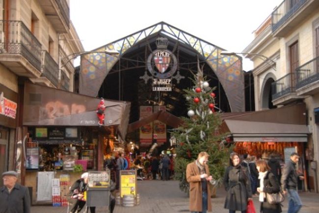 翌朝もいい天気。<br />ホテルは朝食なしなのでこの朝は早速サン・ジュセップ市場へ。