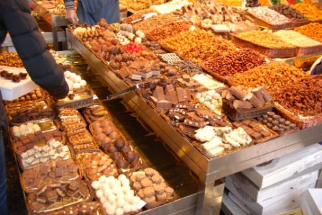 チョコが山のように売っています。