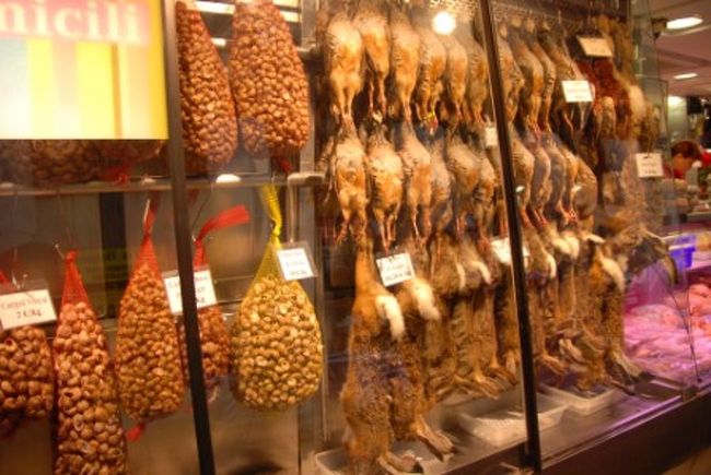 ジビエがずらり。<br />剥製のように見えてしまいますが。