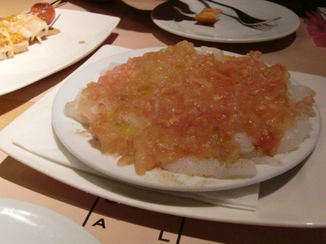 バカリャウとトマトのサラダ仕立てみたいなもの。<br />これも旨かったです。<br />このほか4皿位頼みましたがどれも当たりでした。<br />ご夫婦アドバイスどうもありがとうございました。<br />最期の夜も美味しい食事を楽しめて幸せでした。